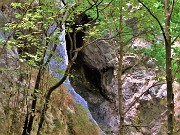 69 Grande caverna tra le rocce